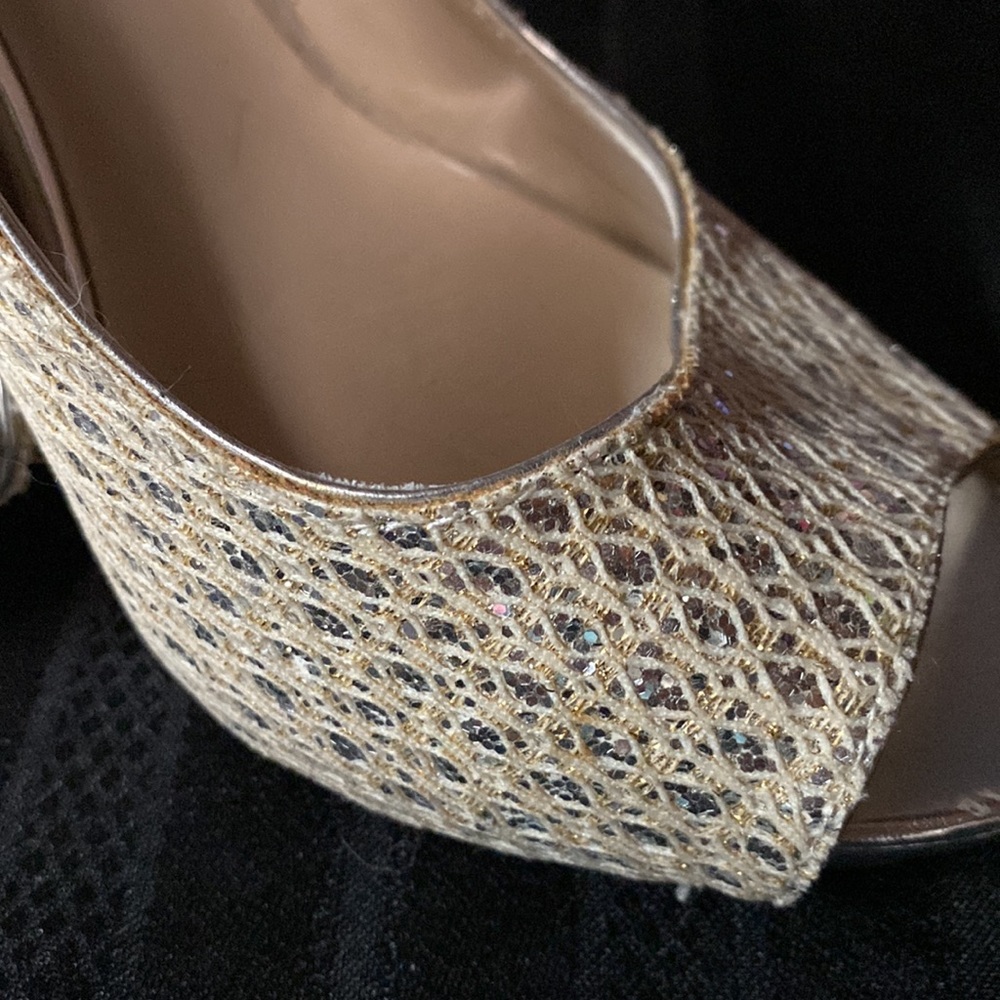 Audrey Brooke peep toe ivory and silver heels - Picture 2 of 5